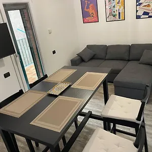 Greta's House - Centro Naples